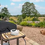 High House Cottage, In A Rural Setting With Garden, Bbq & Hot Tub