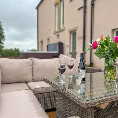 Tatil Evi High House Cottage, In A Rural Setting With Garden, Bbq & Hot Tub Southwaite