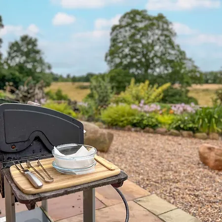 High House Cottage, In A Rural Setting With Garden, Bbq & Hot Tub