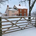 High House Cottage, In A Rural Setting With Garden, Bbq & Hot Tub
